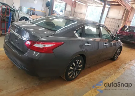 2017 Nissan Altima 2.5 из США, поврежденный, VIN 1N4AL3AP3HC212111